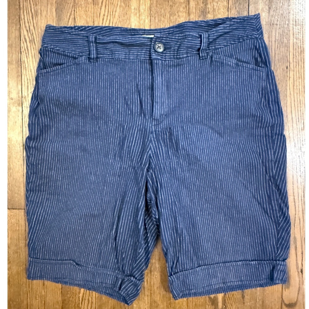 St. Johns Bay Womens Navy Blue Pinstripe Stretch Bermuda Shorts Size 16 Cuffed
